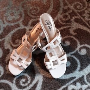 White Sandals Lifestride Sz 10